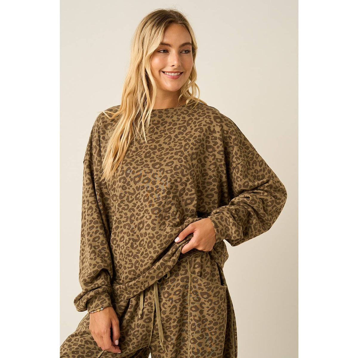 LEOPARD PRINT OVERSIZED LONG SLEEVE SWEATSHIRT