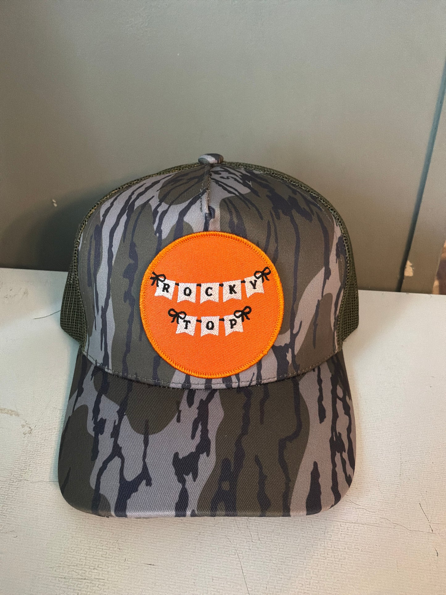 Rocky Top with bows