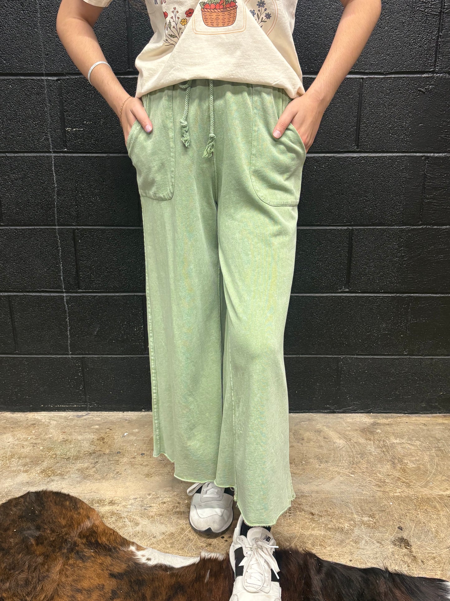 Easel Green Pants