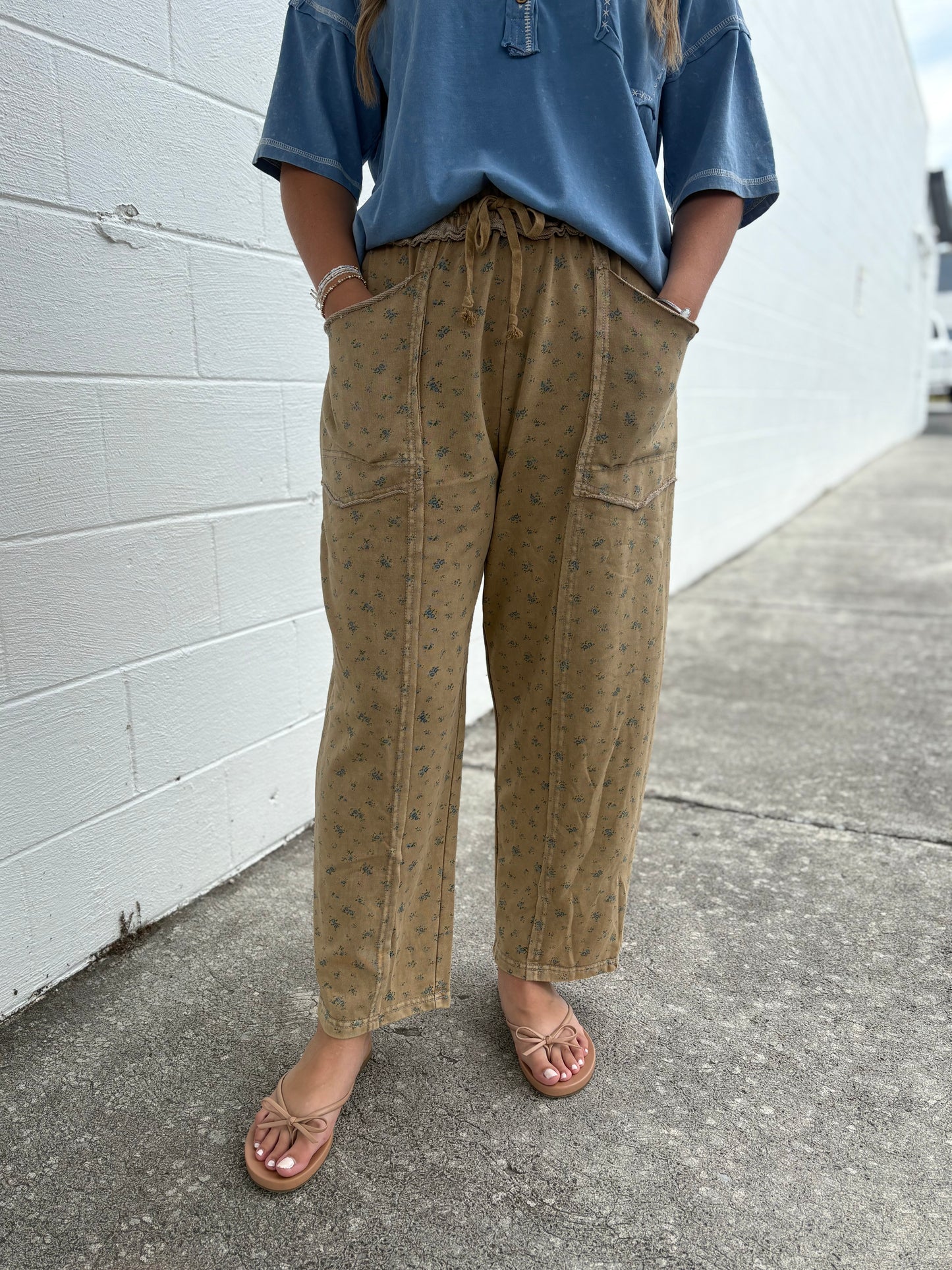 Easel Blue Floral Tan Pant