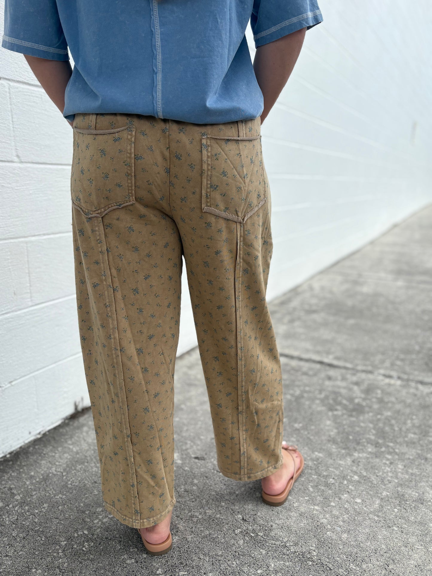 Easel Blue Floral Tan Pant